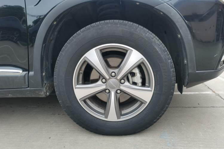 Used Haval H6 2015 Upgraded Model 1.5T Manual Two-Wheel Drive Prestige Version Right Front Wheel Hub