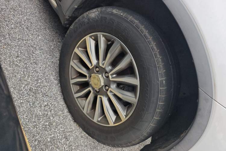 Used Haval H6 2015 Sport Edition 1.5T Automatic Two-Wheel Drive Luxury Model Right Front Wheel Hub