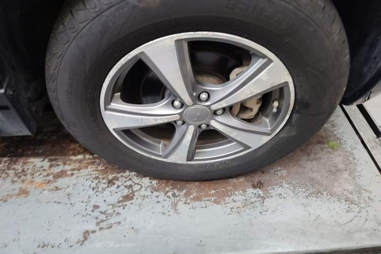 Used Haval H6 2015 Upgraded Model 1.5T Manual Two-Wheel Drive Elite Version Right Front Wheel Hub