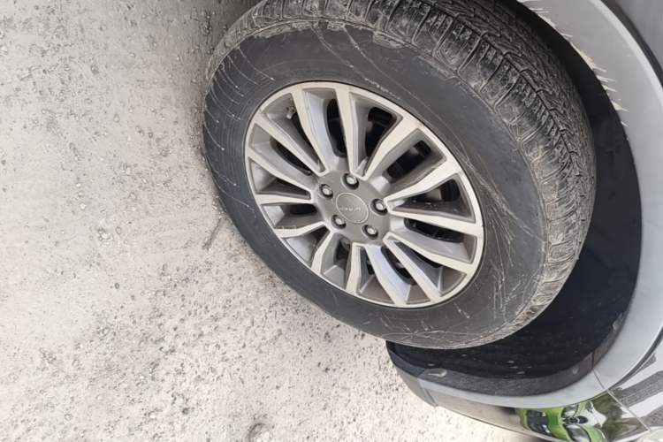 Used Haval H6 2015 Sport Edition 1.5T Automatic Two-Wheel Drive Luxury Model Right Front Wheel Hub