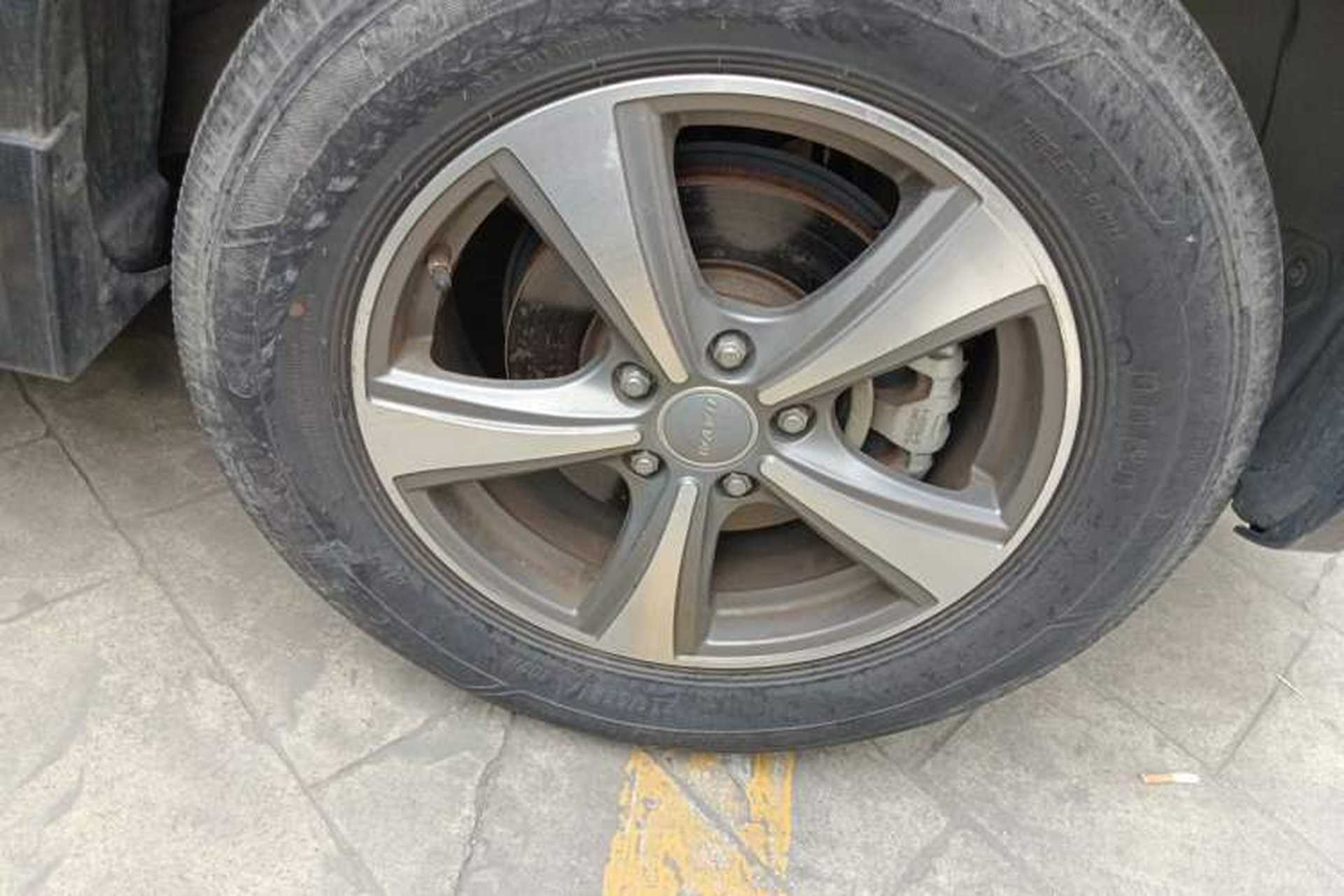 Used Haval H6 2015 Upgraded Model 1.5T Manual Two-Wheel Drive Elite Version Right Front Wheel Hub