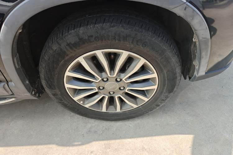 Used Haval H6 2015 Sport Edition 1.5T Automatic Two-Wheel Drive Luxury Model Right Front Wheel Hub