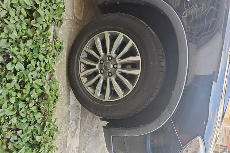 Used Haval H6 2015 Sport Edition 1.5T Automatic Two-Wheel Drive Luxury Model Right Front Wheel Hub