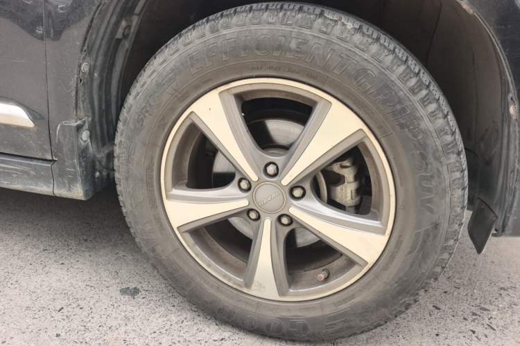 Used Haval H6 2015 Upgraded Model 1.5T Manual Two-Wheel Drive Elite Version Right Front Wheel Hub