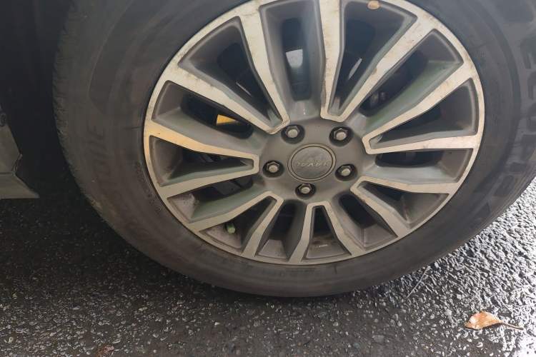 Used Haval H6 2015 Sport Edition 1.5T Automatic Two-Wheel Drive Luxury Model Right Front Wheel Hub