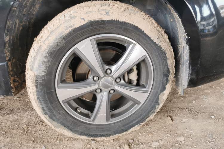 Used Haval H6 2015 Upgraded Model 1.5T Manual Two-Wheel Drive Elite Version Right Front Wheel Hub