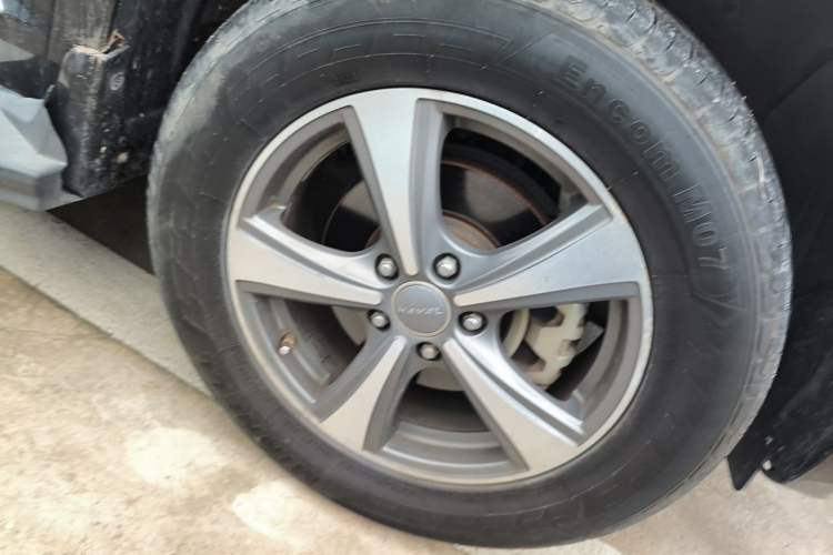 Used Haval H6 2015 Upgraded Model 1.5T Manual Two-Wheel Drive Elite Version Right Front Wheel Hub