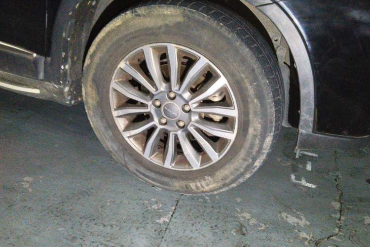 Used Haval H6 2015 Sport Edition 1.5T Automatic Two-Wheel Drive Luxury Model Right Front Wheel Hub