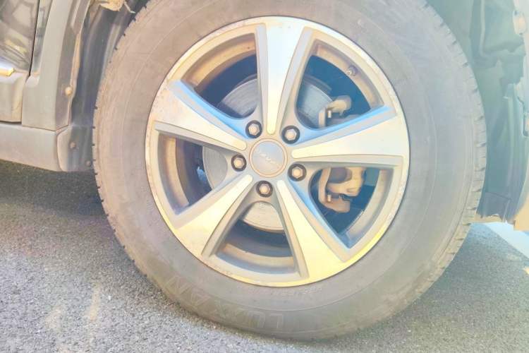 Used Haval H6 2015 Sport Edition 1.5T Manual Two-Wheel Drive Elite Model Right Front Wheel Hub