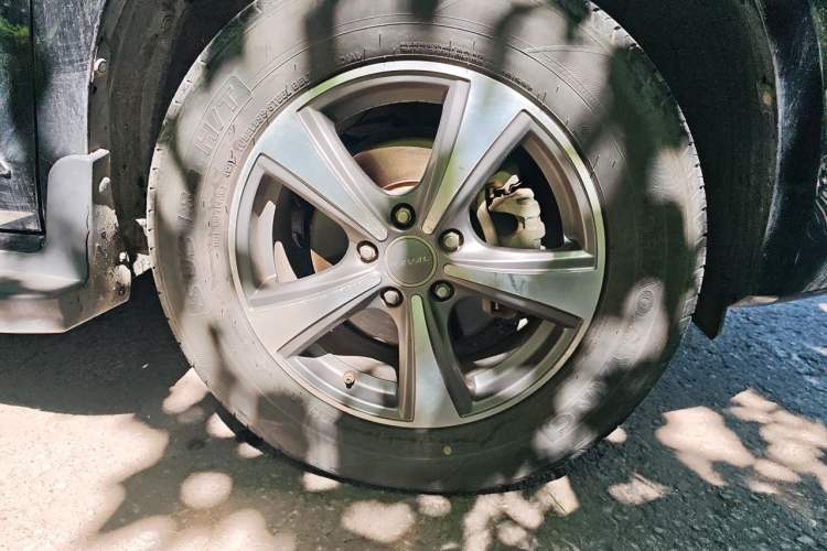 Used Haval H6 2015 Upgraded Model 1.5T Manual Two-Wheel Drive Elite Version Right Front Wheel Hub