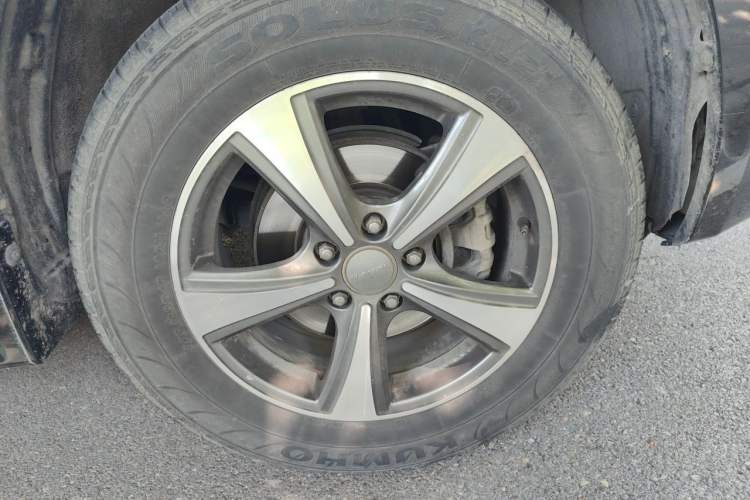 Used Haval H6 2015 Upgraded Model 1.5T Manual Two-Wheel Drive Elite Version Right Front Wheel Hub