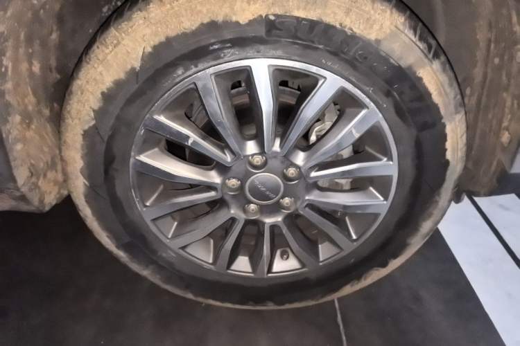 Used Haval H6 2015 Sport Edition 1.5T Automatic Two-Wheel Drive Luxury Model Right Front Wheel Hub