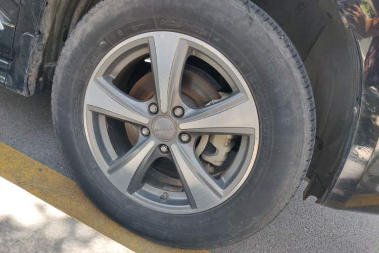 Used Haval H6 2015 Upgraded Model 1.5T Manual Two-Wheel Drive Elite Version Right Front Wheel Hub