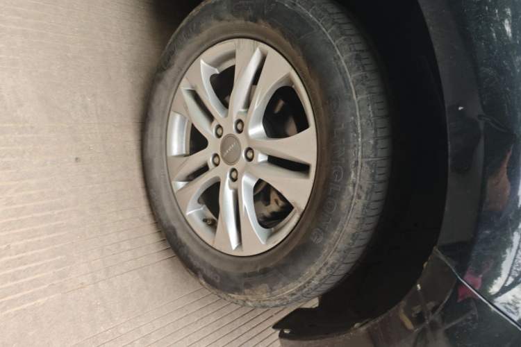 Used Haval H6 2015 Upgraded Model 1.5T Manual Two-Wheel Drive Elite Version Right Front Wheel Hub