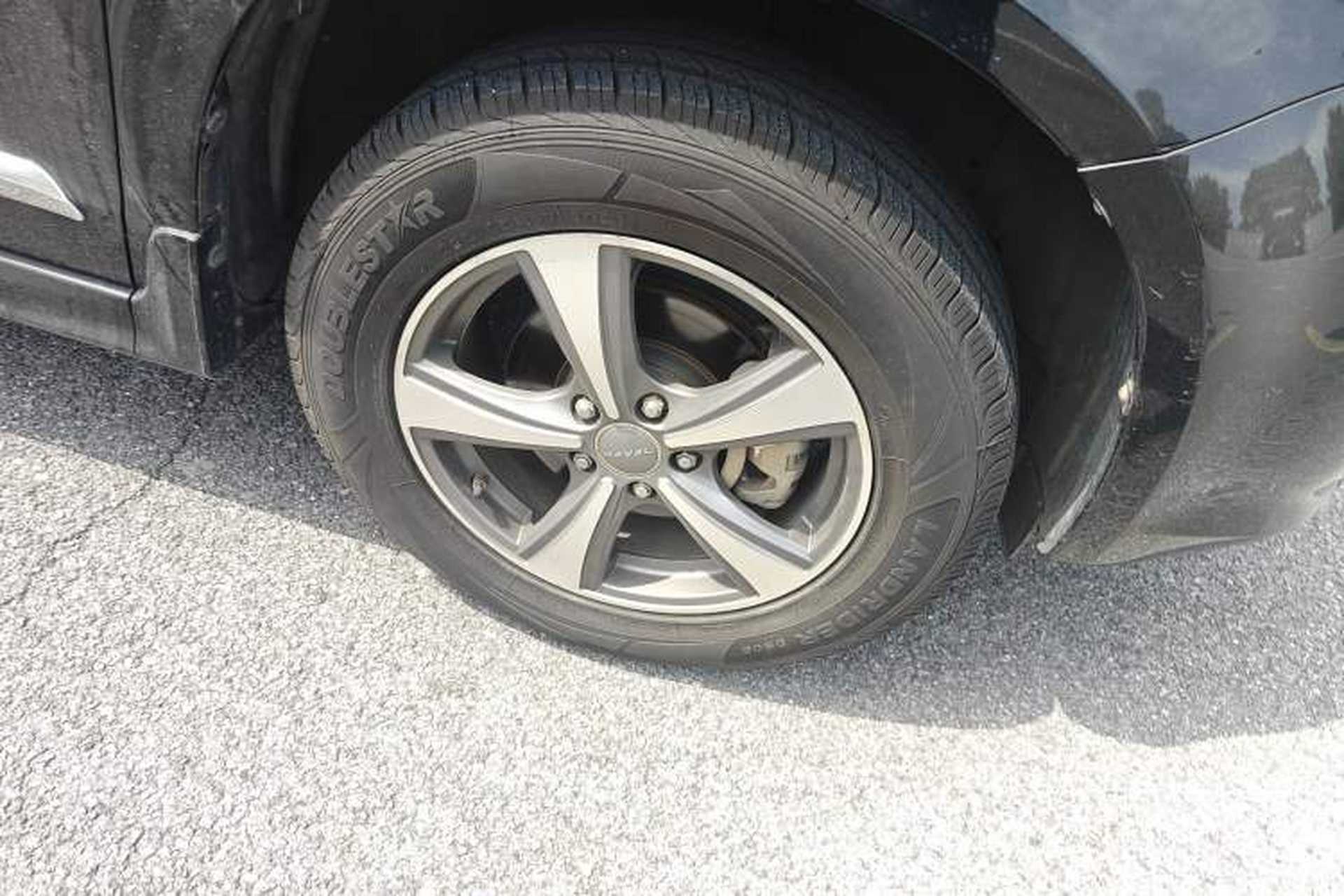 Used Haval H6 2015 Upgraded Model 1.5T Manual Two-Wheel Drive Elite Version Right Front Wheel Hub