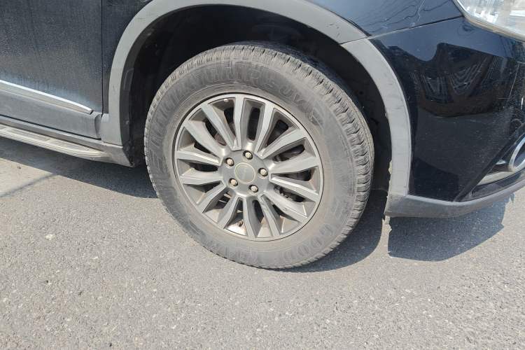 Used Haval H6 2015 Sport Edition 1.5T Automatic Two-Wheel Drive Luxury Model Right Front Wheel Hub