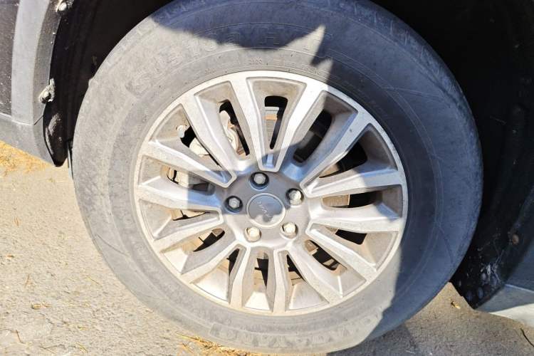 Used Haval H6 2015 Sport Edition 1.5T Automatic Two-Wheel Drive Luxury Model Right Front Wheel Hub