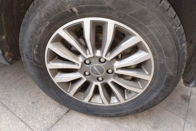 Used Haval H6 2015 Sport Edition 1.5T Automatic Two-Wheel Drive Luxury Model Right Front Wheel Hub