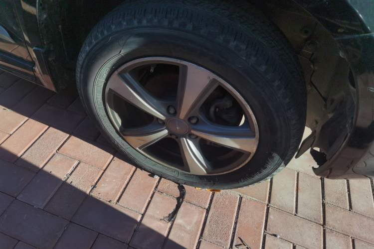 Used Haval H6 2015 Upgraded Model 1.5T Manual Two-Wheel Drive Elite Version Right Front Wheel Hub