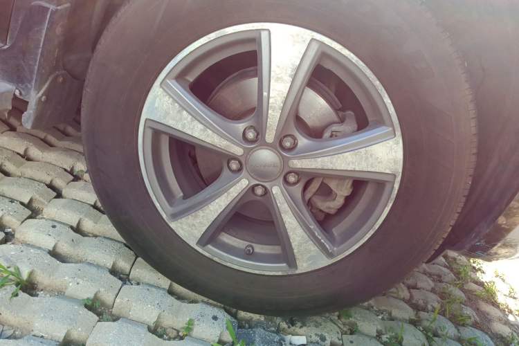 Used Haval H6 2015 Upgraded Model 1.5T Manual Two-Wheel Drive Elite Version Right Front Wheel Hub