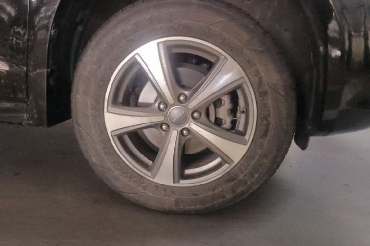 Used Haval H6 2015 Upgraded Model 1.5T Manual Two-Wheel Drive Elite Version Right Front Wheel Hub