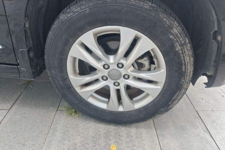 Used Haval H6 2015 Upgraded Model 1.5T Manual Two-Wheel Drive Elite Version Right Front Wheel Hub
