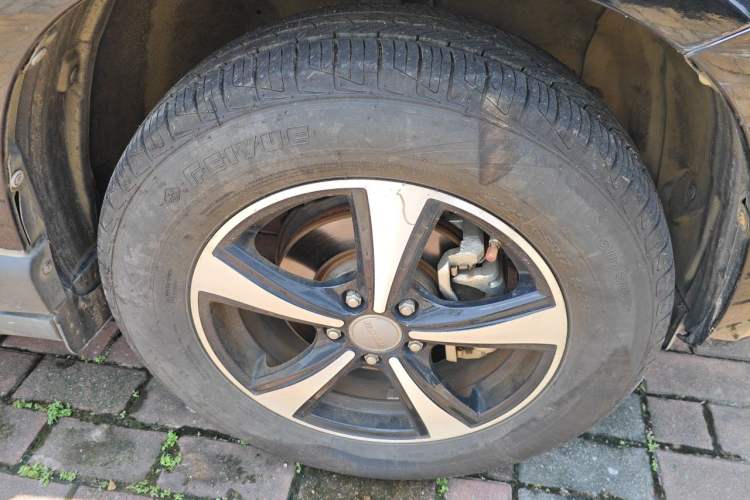 Used Haval H6 2015 Upgraded Model 1.5T Manual Two-Wheel Drive Elite Version Right Front Wheel Hub