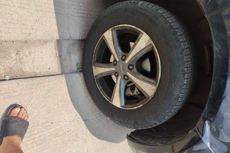 Used Haval H6 2015 Upgraded Model 1.5T Manual Two-Wheel Drive Elite Version Right Front Wheel Hub
