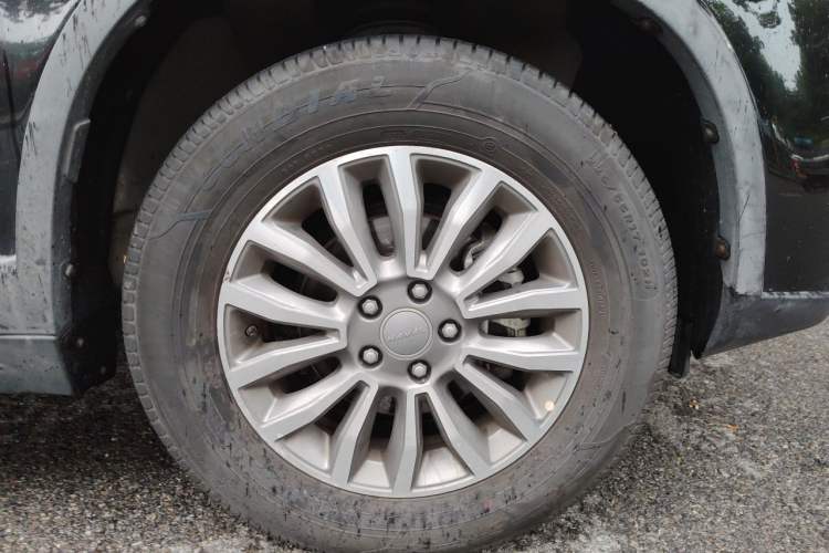 Used Haval H6 2015 Sport Edition 1.5T Automatic Two-Wheel Drive Luxury Model Right Front Wheel Hub