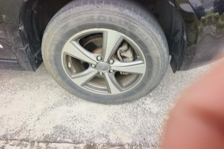 Used Haval H6 2015 Upgraded Model 1.5T Manual Two-Wheel Drive Elite Version Right Front Wheel Hub