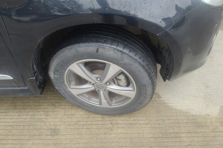 Used Haval H6 2015 Upgraded Model 1.5T Manual Two-Wheel Drive Elite Version Right Front Wheel Hub