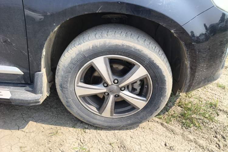 Used Haval H6 2015 Upgraded Model 1.5T Manual Two-Wheel Drive Elite Version Right Front Wheel Hub