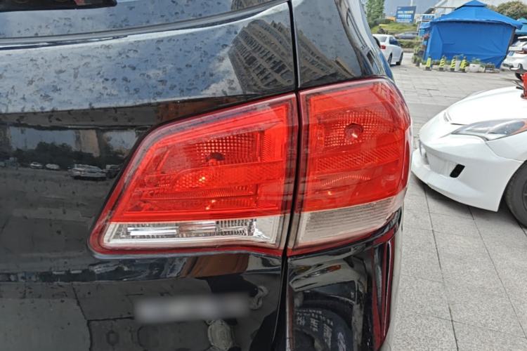 Used Haval H6 2015 Upgraded Model 1.5T Manual Two-Wheel Drive Elite Version Right Rear Taillight