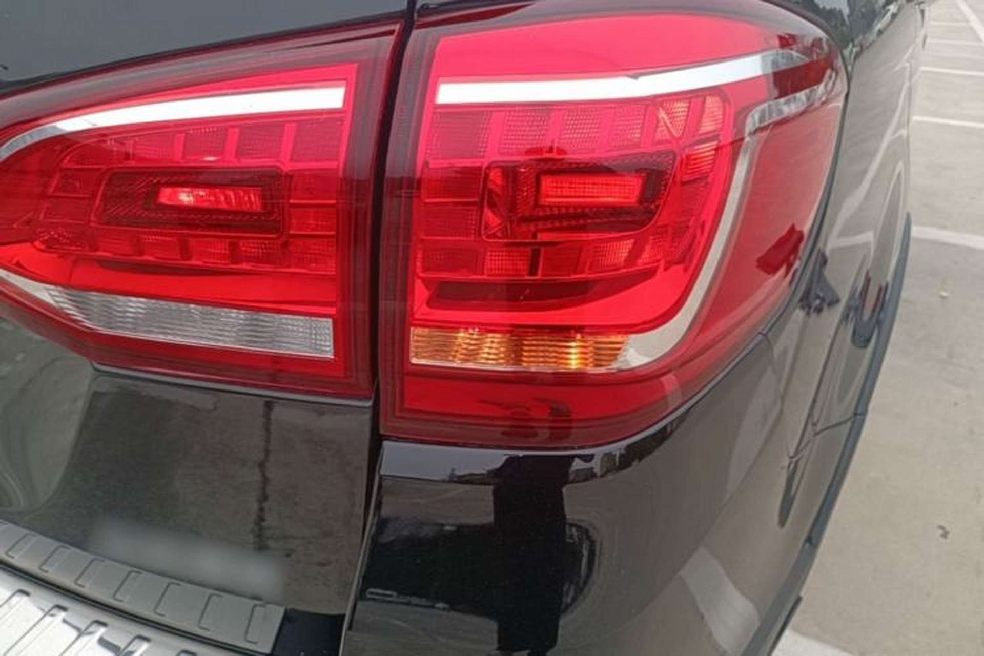 Used Haval H6 2015 Revised Version Sport Edition 1.5T Manual Transmission Two-Wheel Drive Elite Grade Right Rear Taillight