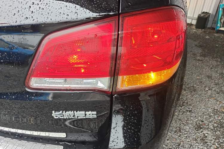 Used Haval H6 2015 Upgraded Model 1.5T Manual Two-Wheel Drive Elite Version Right Rear Taillight