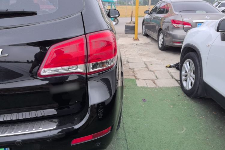 Used Haval H6 2015 Upgraded Model 1.5T Manual Two-Wheel Drive Elite Version Right Rear Taillight