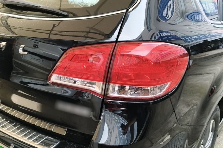 Used Haval H6 2015 Upgraded Model 1.5T Manual Two-Wheel Drive Elite Version Right Rear Taillight