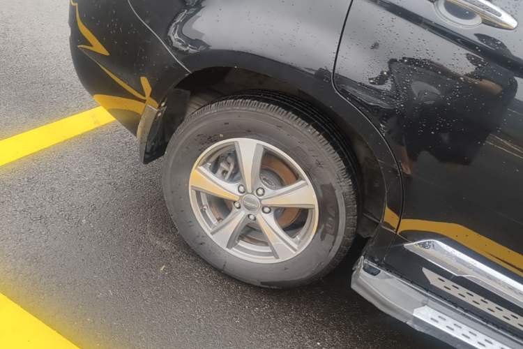 Used Haval H6 2015 Upgraded Model 1.5T Manual Two-Wheel Drive Elite Version Right Rear Wheel Hub