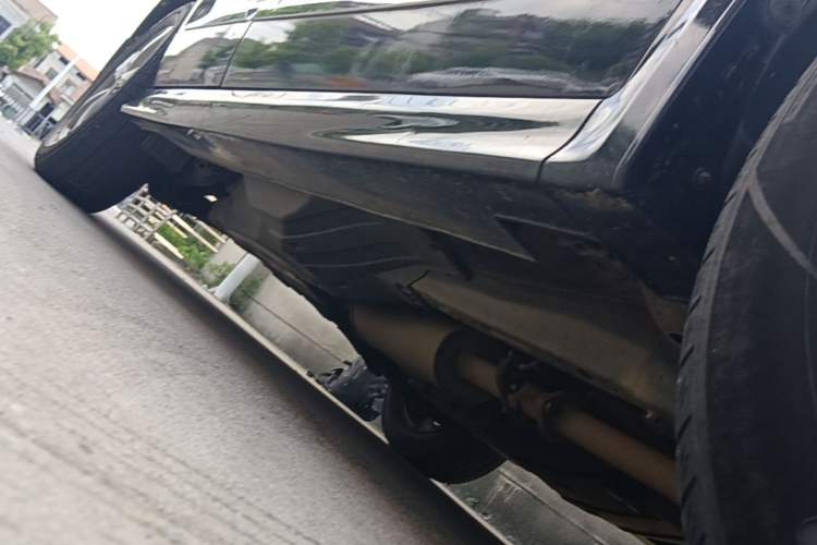Used Haval H6 2015 Upgraded Model 1.5T Manual Two-Wheel Drive Elite Version Right Side Sill