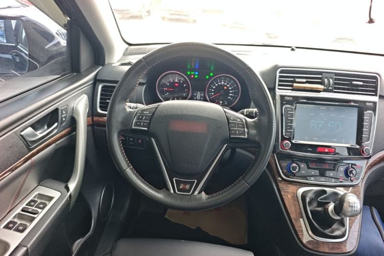 Used Haval H6 2015 Revised Version Sport Edition 1.5T Manual Transmission Two-Wheel Drive Elite Grade Steering Wheel