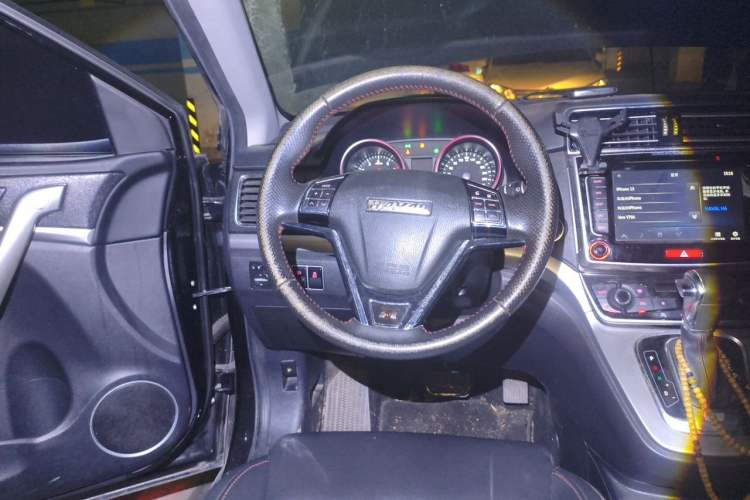 Used Haval H6 2015 Sport Edition 1.5T Automatic Two-Wheel Drive Luxury Model Steering Wheel
