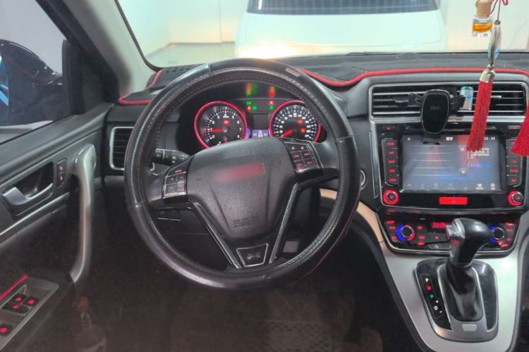 Used Haval H6 2015 Sport Edition 1.5T Automatic Two-Wheel Drive Luxury Model Steering Wheel