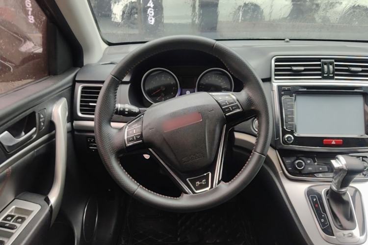 Used Haval H6 2015 Sport Edition 1.5T Automatic Two-Wheel Drive Luxury Model Steering Wheel