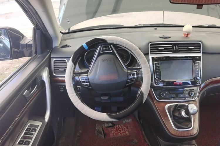 Used Haval H6 2015 Revised Version Sport Edition 1.5T Manual Transmission Two-Wheel Drive Elite Grade Steering Wheel