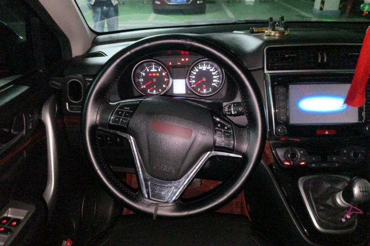 Used Haval H6 2015 Sport Edition 1.5T Manual Two-Wheel Drive Elite Model Steering Wheel