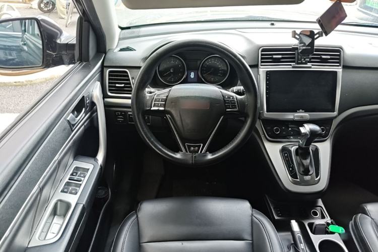 Used Haval H6 2015 Sport Edition 1.5T Automatic Two-Wheel Drive Luxury Model Steering Wheel