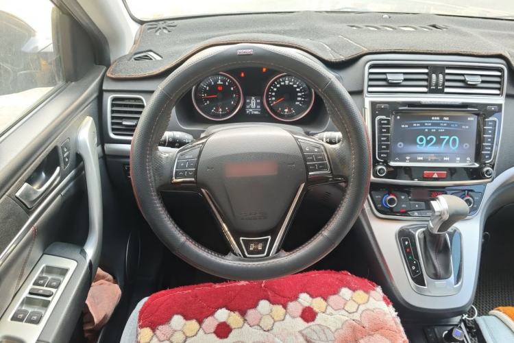 Used Haval H6 2015 Sport Edition 1.5T Automatic Two-Wheel Drive Luxury Model Steering Wheel