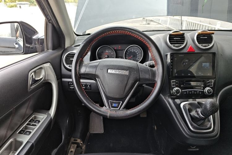 Used Haval H6 2015 Upgraded Model 1.5T Manual Two-Wheel Drive Urban Version Steering Wheel