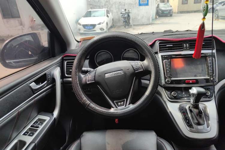Used Haval H6 2015 Sport Edition 1.5T Automatic Two-Wheel Drive Luxury Model Steering Wheel