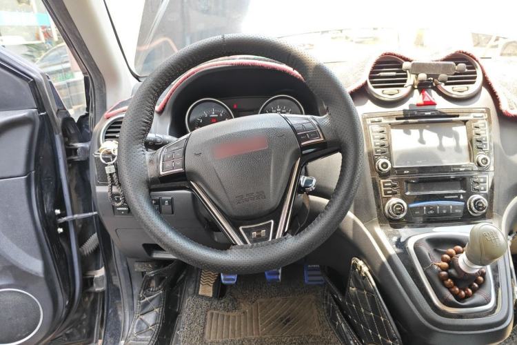 Used Haval H6 2015 Upgraded Model 1.5T Manual Two-Wheel Drive Elite Version Steering Wheel